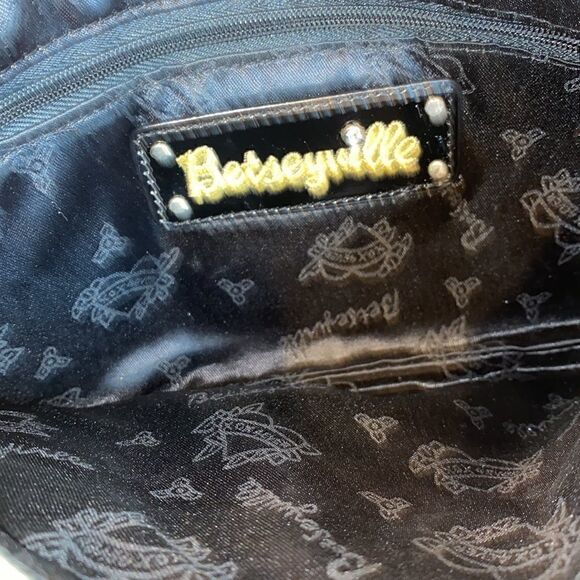 Betseyville wristlet *Sale* Bundle 2 purses for $60 - Picture 3 of 7